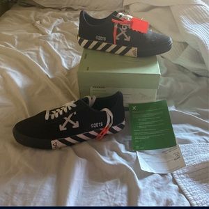 Off white low vulc 2018 worn twice new